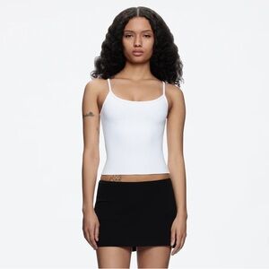 Tank Air studio tank in white